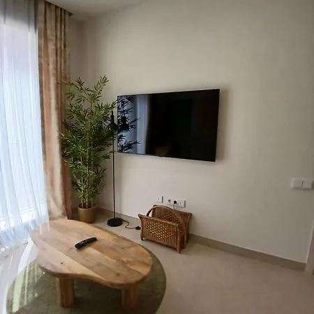 Appartement Antika 2a *